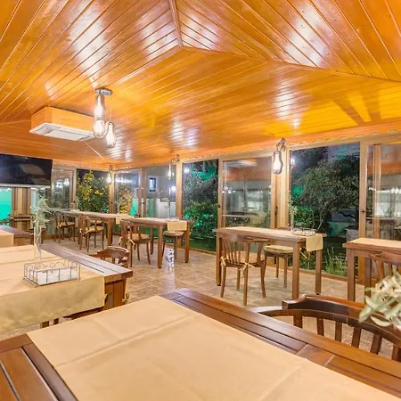 Cunda Oezerbey Konagi (adults Only) Szálloda 2*