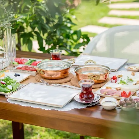 Hotel Cunda Oezerbey Konagi (adults Only) *
