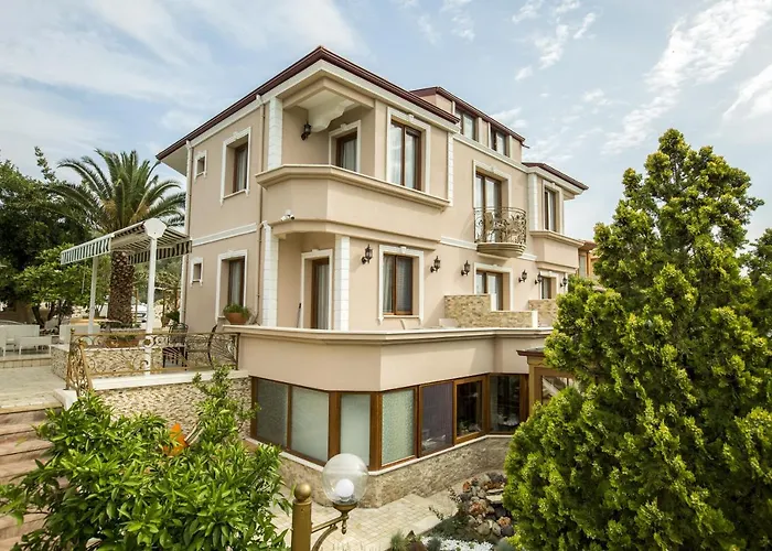 Hotel Cunda Oezerbey Konagi (adults Only) 2*