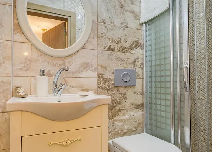 Hotel Cunda Oezerbey Konagi (adults Only)